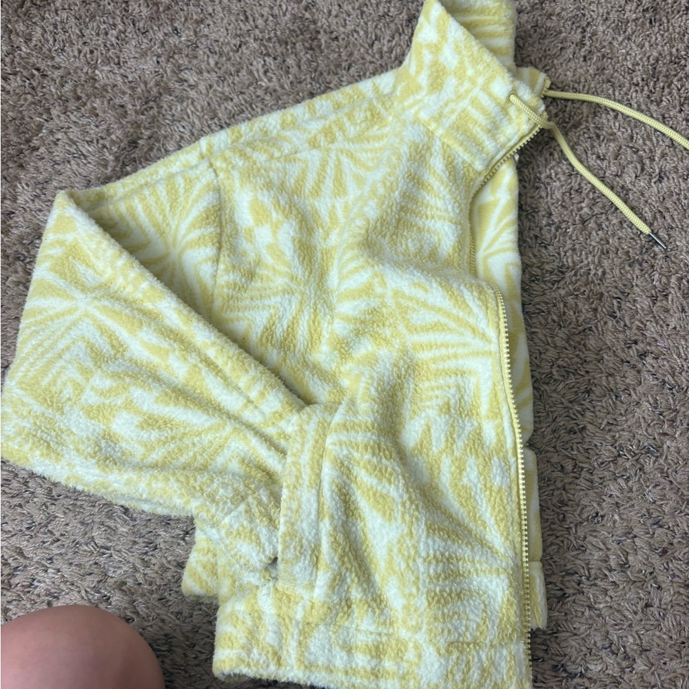 Yellow And White Patterned Jacket - image 6
